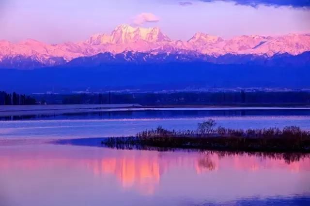 新疆有座被众人膜拜3000多年的神山，美的逆天了！