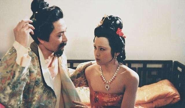 《红楼梦》里,出轨最多的人是谁?