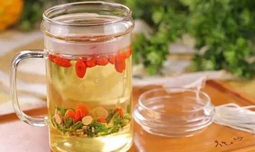 枸杞泡水营养丰富，但是这些人不适宜饮用_【快资讯】