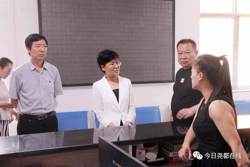 检查城乡环境卫生整洁工作时要求: 加强日常管