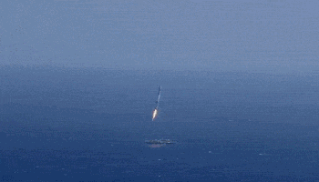 马斯克再封神!跳票6年，spaceX 重型猎鹰首飞成功，燃爆!