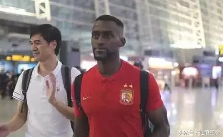 恒大启程赴意大利拉练,J马随队出征