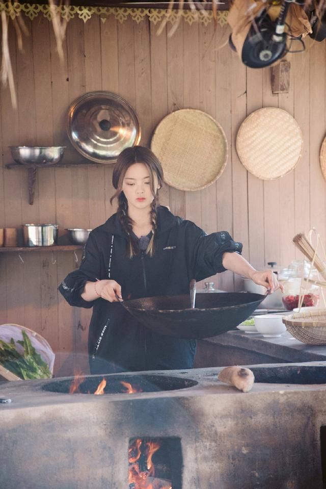 王源杨超越同台参加综艺,杨超越粉丝骂王源糊