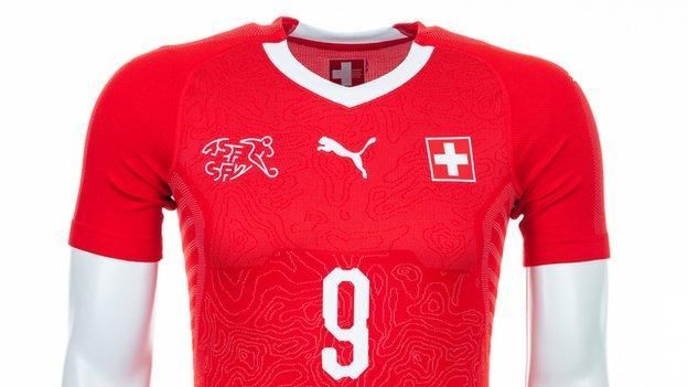 世界杯 2018: 32个国家足球比赛球衣发布