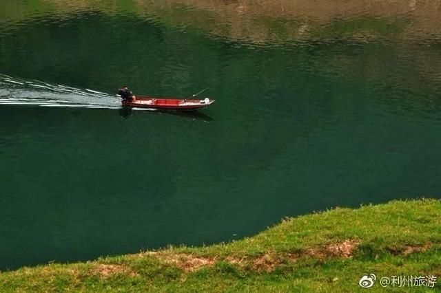 四川广元白龙湖水域宽广 一年四季都是休闲度假的天堂