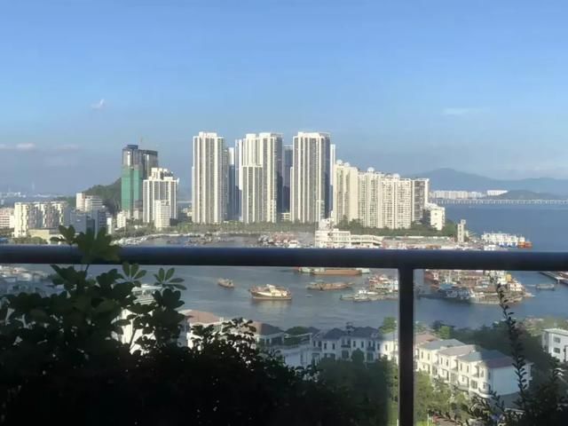 有钱人的焦虑:5000万身价,只能找个角落蹲着!