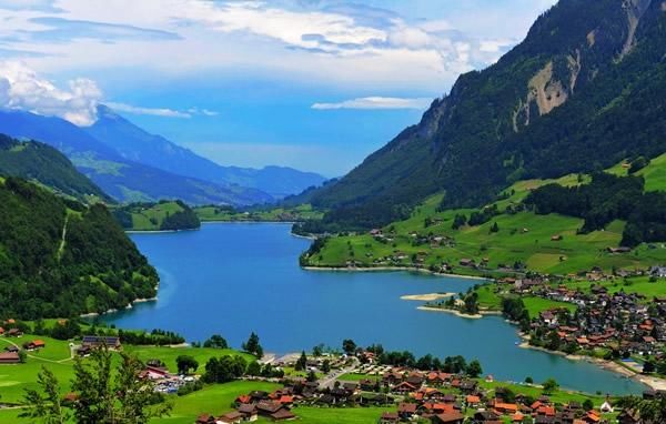 有一种美，叫瑞士；有一种慢，叫瑞士的火车