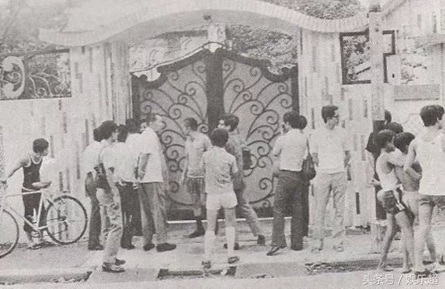 直击李小龙葬礼,妻子披麻戴孝不知其死因,儿子多年后也被射杀! - ljj_1951 - ljj_1951的博客 直击李小龙葬礼,妻子披麻戴孝不知其死因,儿子多年后也被射杀! - ljj_1951 - ljj_1951的博客