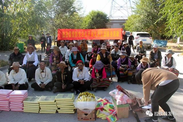 拉孜县党群党总支组织党员到县敬老院慰问孤寡老人