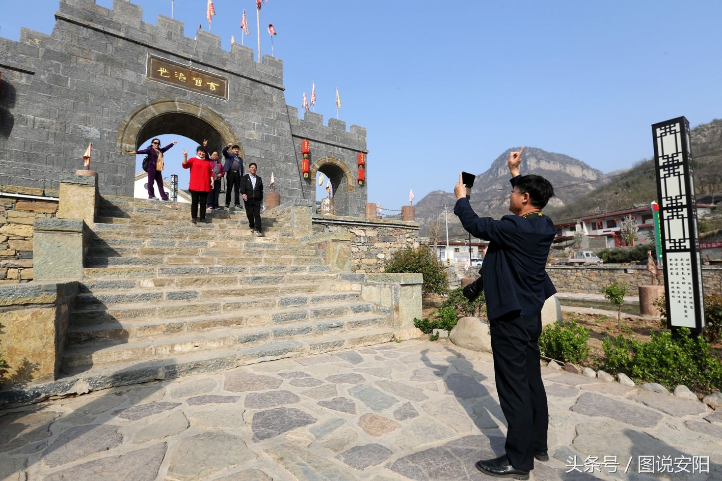 河南淇县:旅游帮扶贫困户 书记成了“店小二”