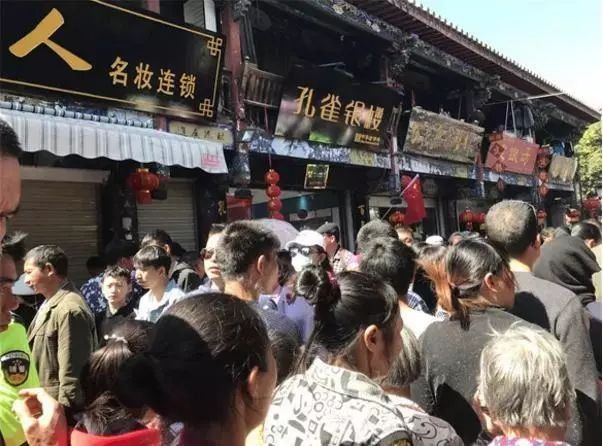 说好的过年昆明变空城呢?城里城外……分分钟被这场面惊呆了