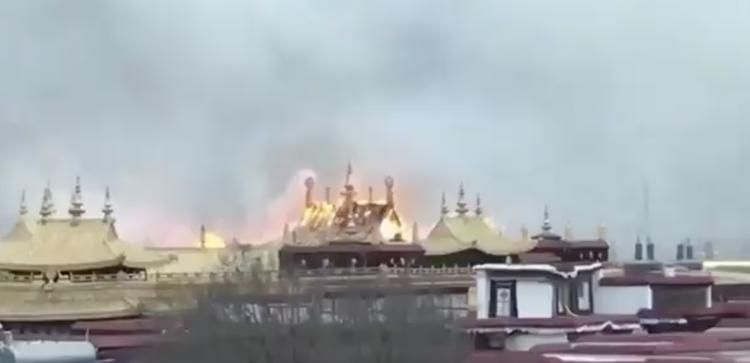 拉萨大昭寺着火,官方消息称无人员伤亡和文物