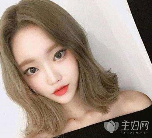 齐肩发型外翘大增时尚度 发尾外翻俏皮减龄