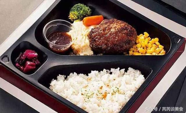 日本动车便当PK中国高铁盒饭,网友:又被日本狠