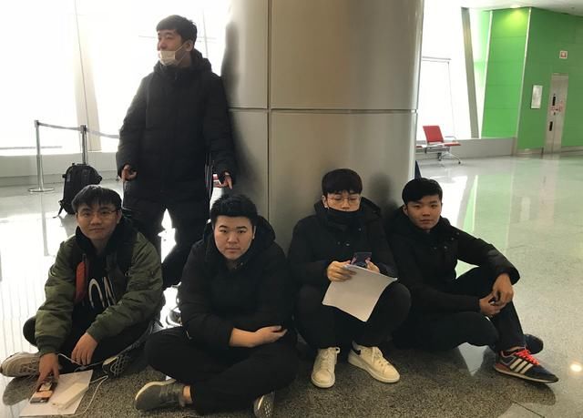 4AM远赴乌克兰,网友喊话蜂仔:浪漫土耳其,吃猪