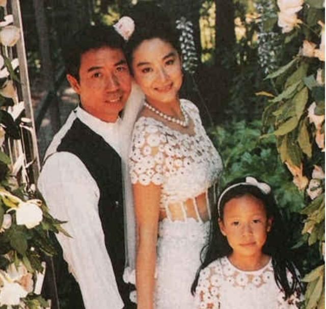 东南亚第一美人林青霞三个女儿都美不过妈妈,爸爸基因