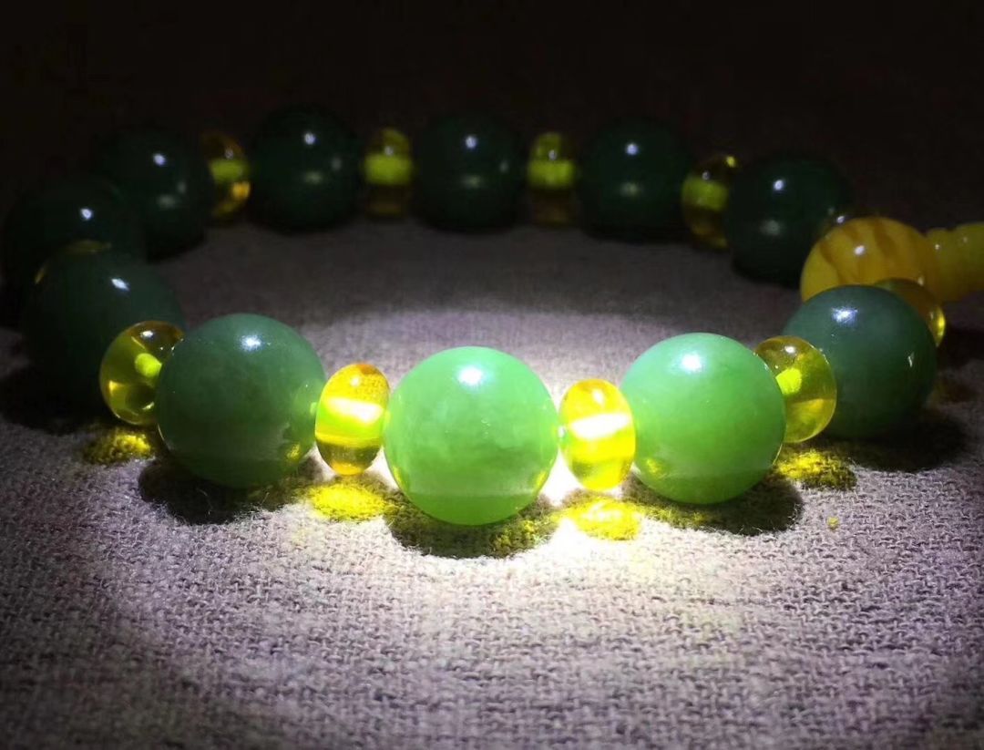 身上的痣千万别瞎点!女人这6个地方长痣,一生