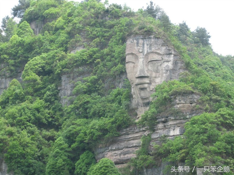 贵州大山里的一尊山体大佛，头部比四川乐山大佛还要高4米