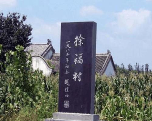 日本鬼子进村扫荡,看到一石碑,吓得立刻磕头撤