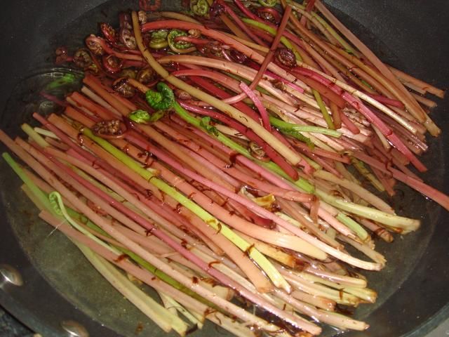 每天吃这种菜的人,患食道癌和胃癌的风险增加5到8倍