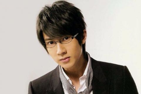 的明星们的副业,网友:奶爸陈冠希早已开始赚奶