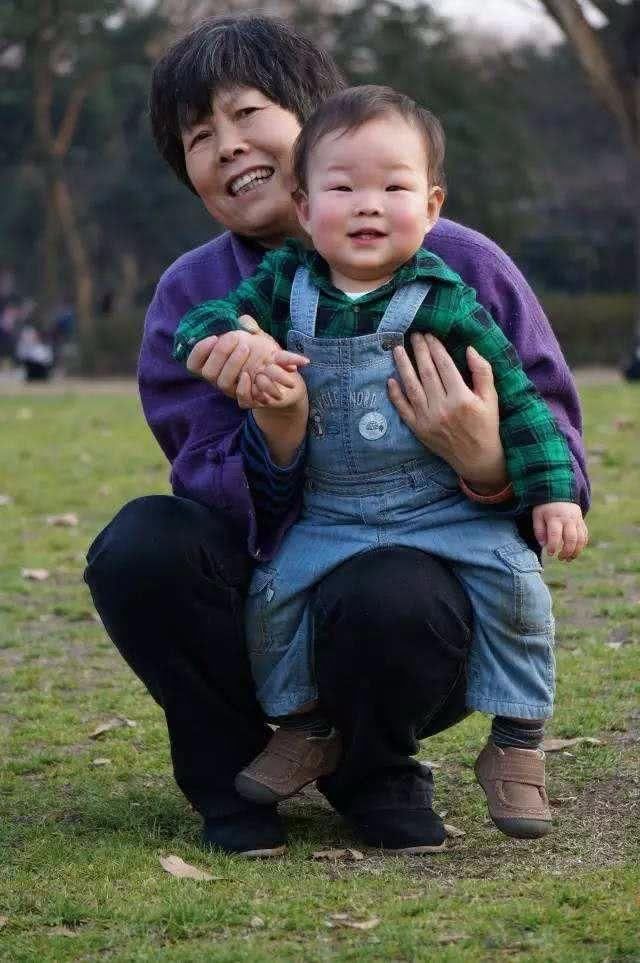 长辈的育儿观念不一样，隔代育儿的烦恼，很多父母都深有体会