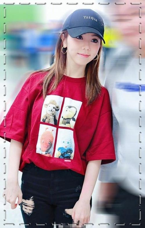 邓紫棋不过穿条破洞裤,就变竹竿腿,难怪富二代