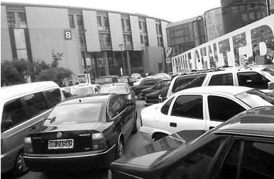 智慧停车系统怎么改善收费难这个问题