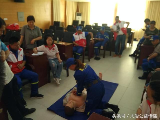 红十字救护员培训 人人学急救 急救为人人