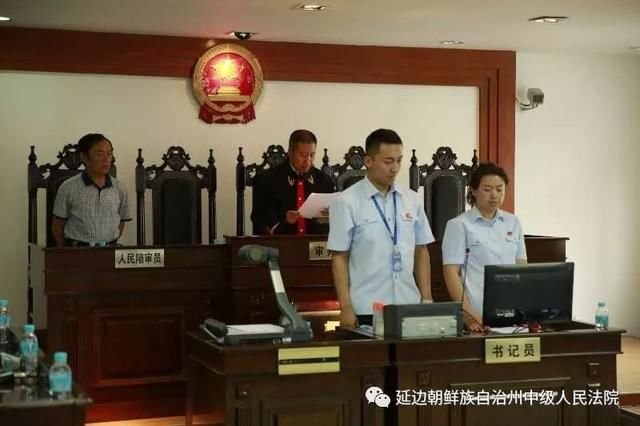 照片背后的故事:公开宣判的日子,他已无法到庭