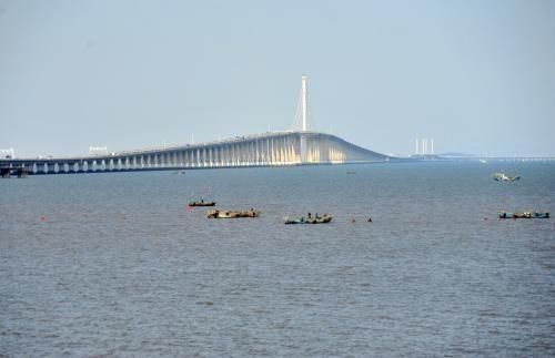 海南岛大堵车 兴建海底隧道跨海大桥难在哪里