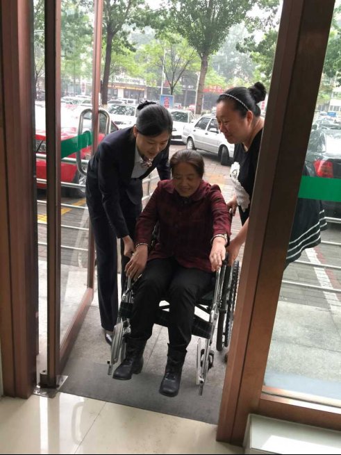 今日最网红--我们感受寒冬里的温暖