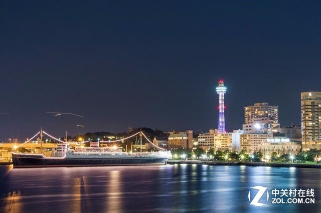 大C游世界 经典构图下的港湾夜景和烟花