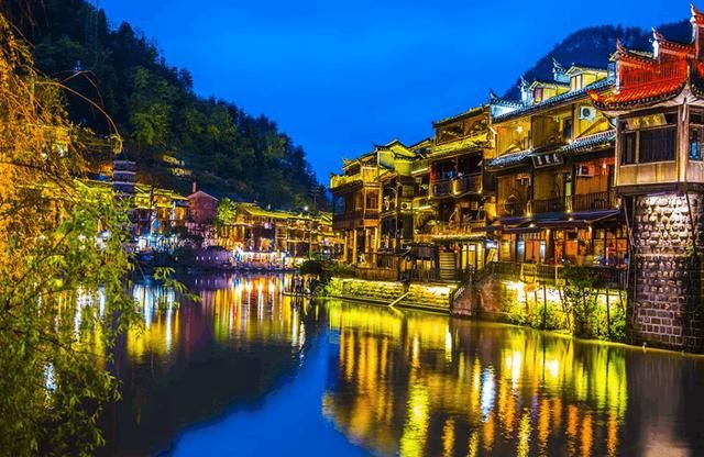 国内历史最悠久的古城，有着200多条街道，城中居民过着淳朴生活