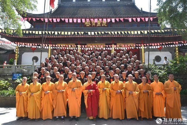 南京栖霞寺短期出家圆满 看他们都学到了什么?