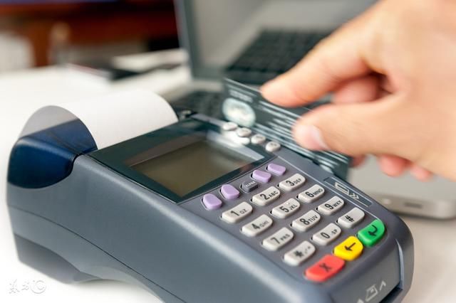 解密丨信用卡在POS 机刷卡手续费，何去何从?_【快资讯】