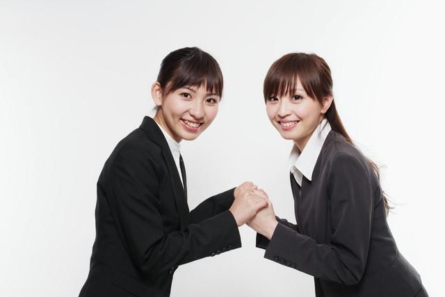 少说话多听别人 t01bfa5528bba659c36.jpg