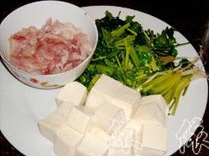 香菜叶肉片豆腐汤