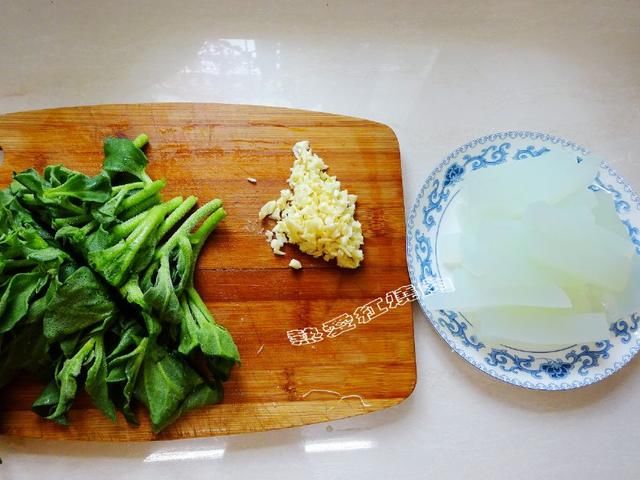 夏天没食欲就拌一盆它，三分钟做好两分钟就吃完，冰冰凉凉特过瘾