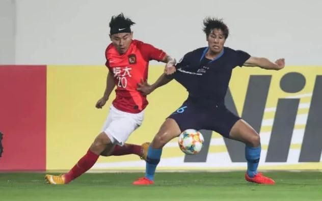 恒大玩真的!3人掉出比赛大名单 18岁小将连获