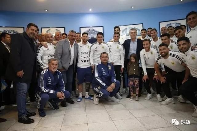 阿根廷队出征世界杯,总统和球迷震撼送行!