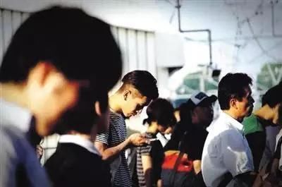 手机带给我们，尤其是小孩子不可忽视的健康问题，如何防治