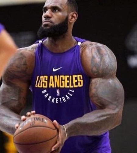 2017前锋排名_第五人格前锋图片