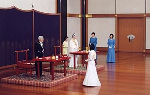 日本、英国都保留皇室,中国为啥不保留?原因其