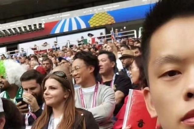 陈奕迅,吴秀波现世界杯开幕式现场,中国粉丝真给力_【快资讯】