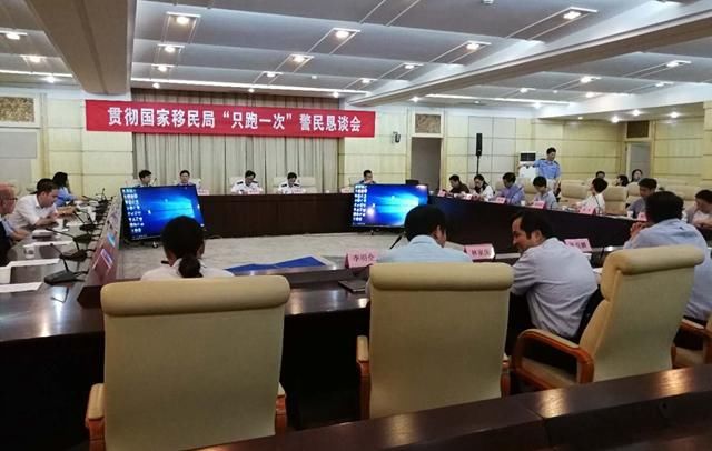 致力人才服务 宁波为114名外籍人士办理绿卡