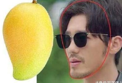 朱一龙晚会现场尬笑吓懵众人, 何炅在旁失态