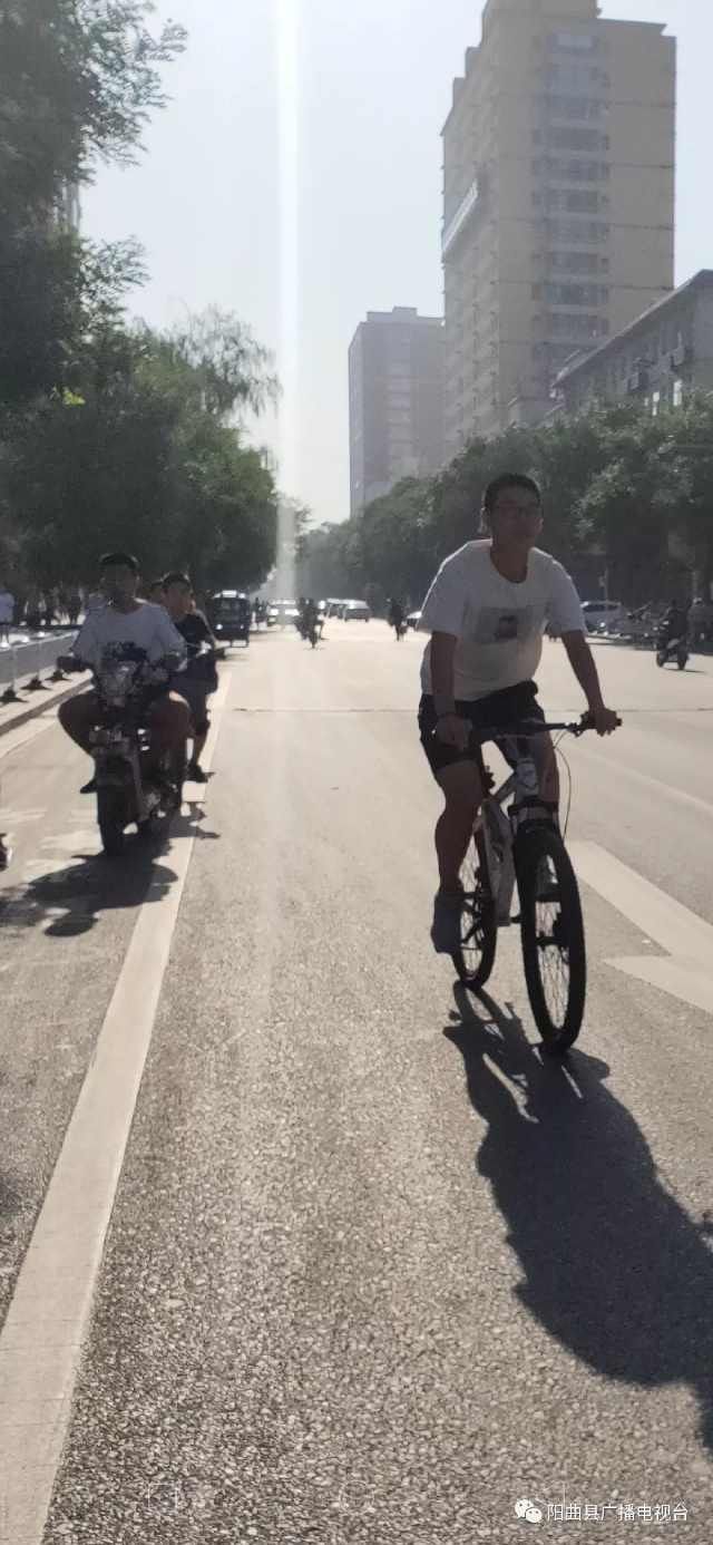 不按规定车道行驶