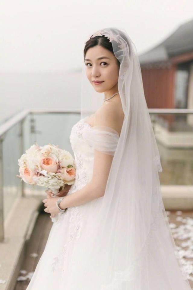 张雪迎婚纱_张雪迎婚纱照