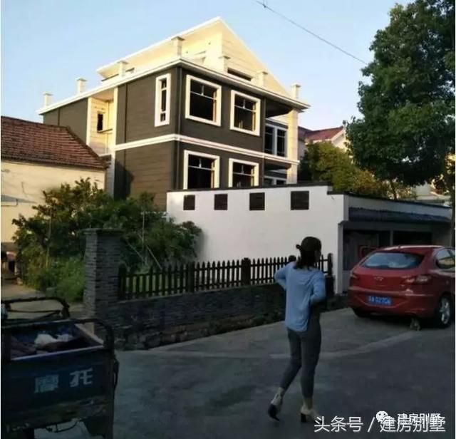 结婚9年一直租房住，媳妇无怨无悔，30万建栋小别墅终扬眉吐气